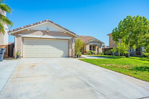 682 Myrtle Ave, Perris, CA 92571-9425