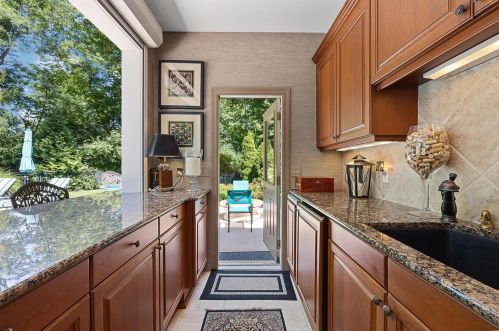 1735 Mason Knoll Rd, Saint Louis MO 63131-1219 exterior