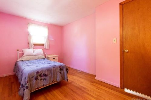 9 Beech Rd, Enfield CT exterior