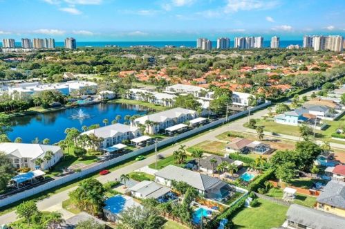 821 91 Ave, Naples FL 34108-2426 exterior