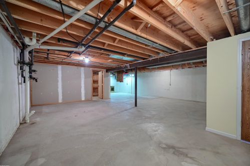 995 Woodlane Dr, Rochester MI 48307-4254 exterior