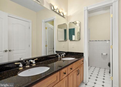 12705 Greenbriar Rd, Rockville MD 20854-6324 exterior