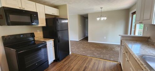 13 Conlin Dr, Enfield CT 06082-5020 exterior