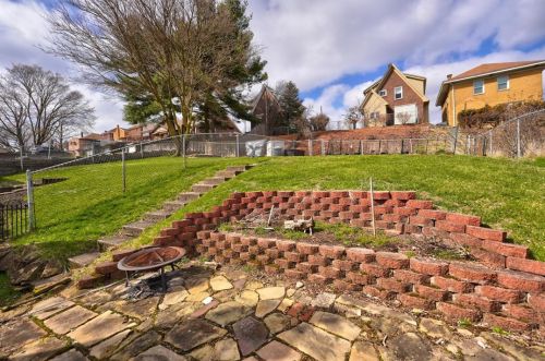 1453 Bellaire Pl, Pittsburgh PA 15226-1907 exterior