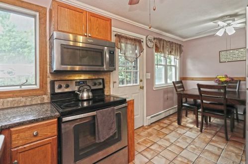 366 Anderson Ave, Milford CT 06460-3770 exterior