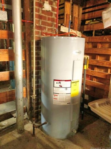 59 Berry St, Torrington CT 06790-4801 exterior