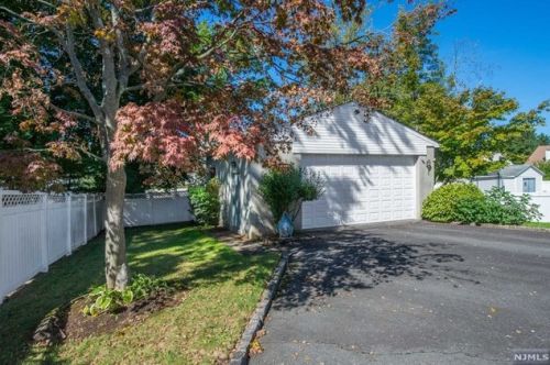 29 Westminster Ter, Town Center NJ 07052-2735 exterior