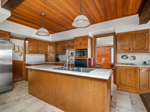 313 Cleveland Ave, Manitowoc WI 54220-2920 exterior