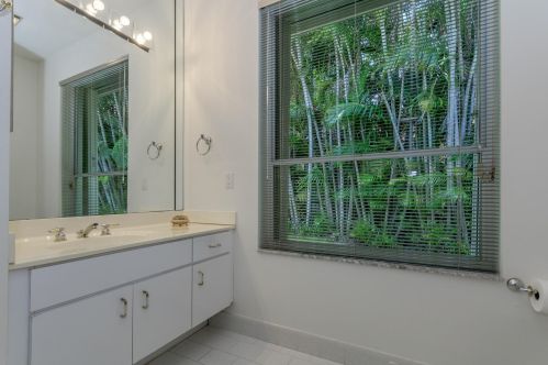 8225 Desmond Dr, Boynton Beach FL 33472-5014 exterior