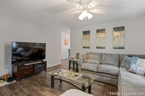 3813 Suburban Shr Dr, Grand Rapids MI 49525-1839 exterior