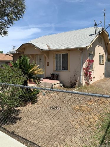 326 G St, Bakersfield, CA 93304-2035