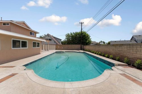 1742 Lance Dr, Tustin CA  92780-5233 exterior