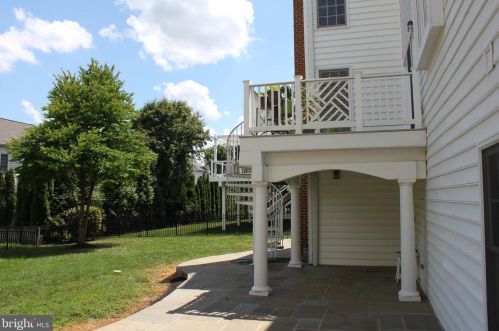 204 Deep Trail Ln, Rockville MD  20850-7753 exterior