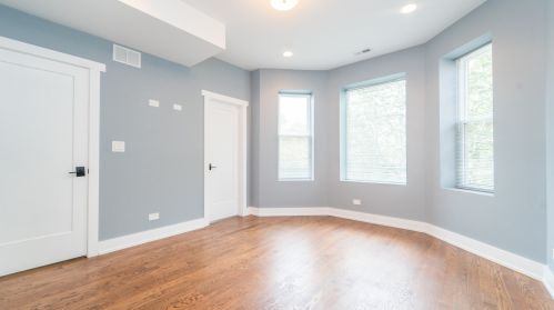 2317 Addison St, Chicago IL 60618-6042 exterior