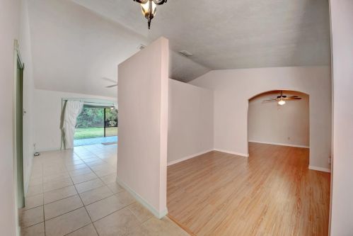 5406 Palmetto Dr, Fort Pierce FL 34982-7481 exterior