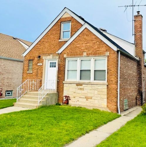 10811 Avenue, Chicago, IL 60617-6749