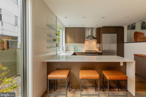 1112 Bodine St, Philadelphia PA 19122-0030 exterior