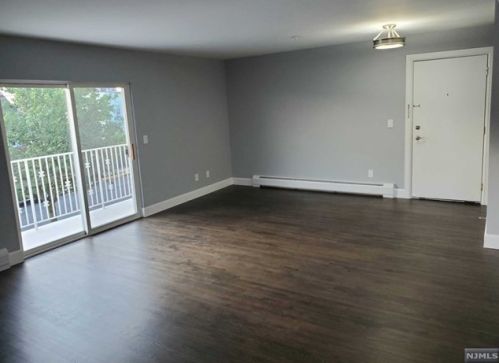 316 7th St, Fairview NJ  07022-1353 exterior