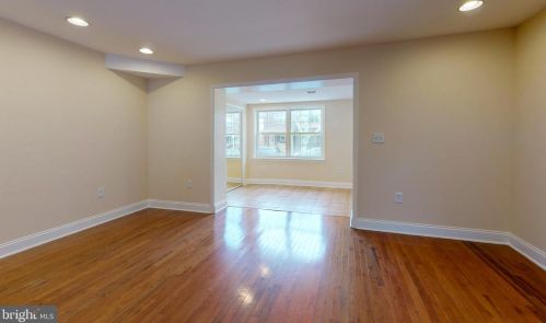 2720 10th St, Philadelphia PA 19133-1511 exterior