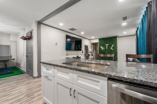 1246 Kenilworth Dr, Atlanta GA 30310-3940 exterior