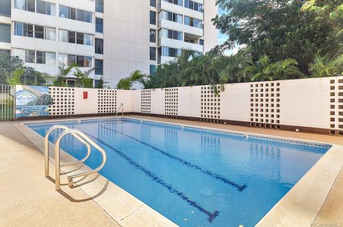 1031 Ala Napunani St, Honolulu HI  96818-1755 exterior