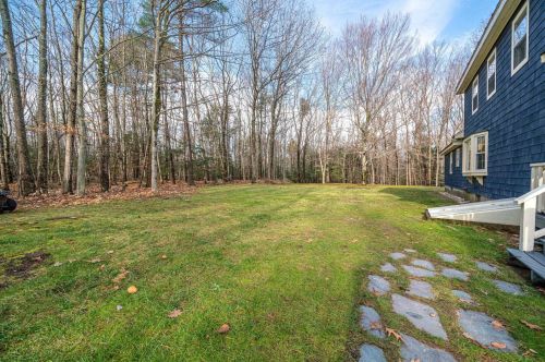 19 Laurel Dr, Concord NH  03304-4321 exterior