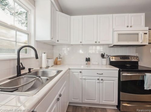 405 Tacoma St, Clawson MI  48017-1916 exterior