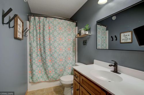 2489 Schneider Ct, Chaska MN 55318-1567 exterior