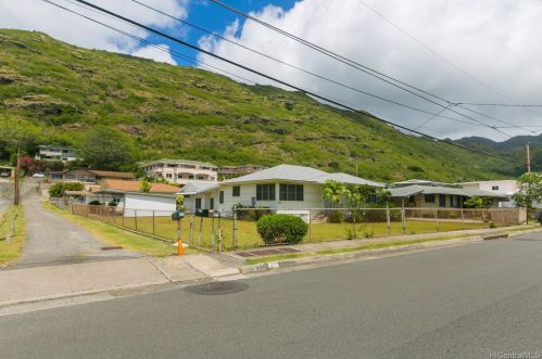 316 Elelupe Rd, Honolulu HI 96821-2211 exterior