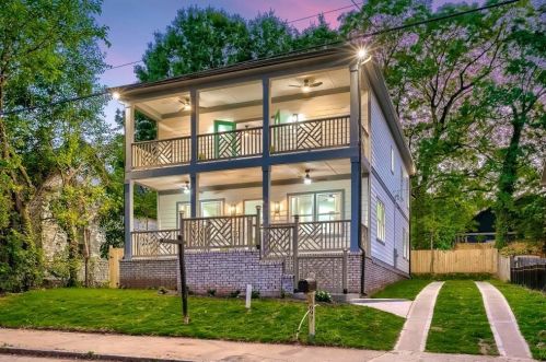 697 Garibaldi St, Atlanta, GA 30310-2120