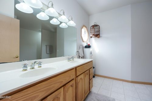 8242 E Ave, Kalamazoo MI 49048-9622 exterior