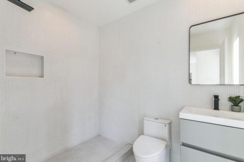 6107 Benalder Dr, Bethesda MD  20816-1007 exterior