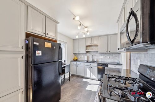 283 Longleaf Dr, Moon Twp PA  15108-3135 exterior