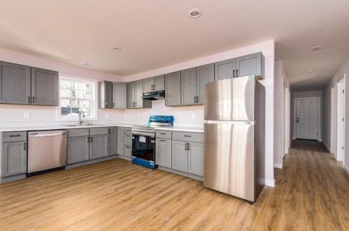 84 Glenham St, Providence RI 02907-1247 exterior