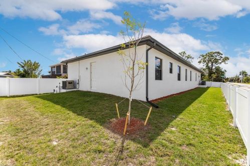 803 106 Ave, Naples FL 34108-1846 exterior