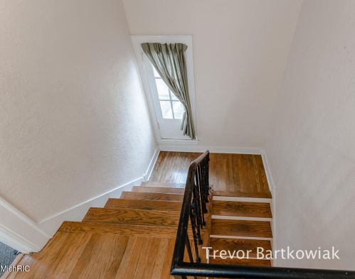 1177 Cornell Rd, Meskegon MI 49441-3833 exterior