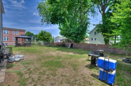 43 5 Ave, Woonsocket RI 02895-5019 exterior