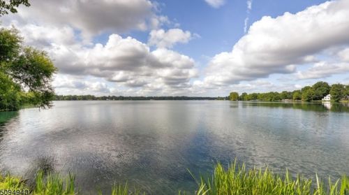 12 Barnsboro Rd, Parsippany, NJ 07054-2611