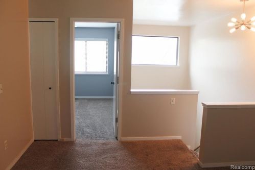 627 Ashley Cir, Rochester MI 48307-4593 exterior