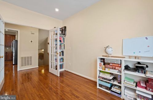 6802 Morning Brk Ter, Alexandria VA 22315-6117 exterior