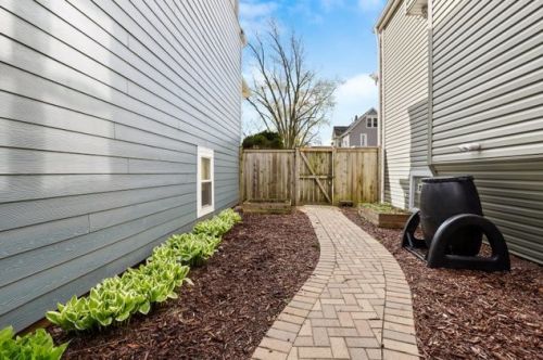 3232 Belle Plaine Ave, Chicago IL 60618-2338 exterior