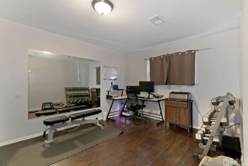 215 College Dr, Edison NJ 08817-5951 exterior