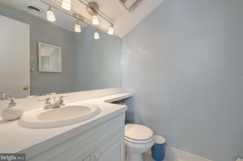 3928 Livingston St, Washington DC 20015-2921 exterior