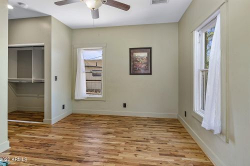 1118 12 St, Phoenix AZ 85086-7350 exterior