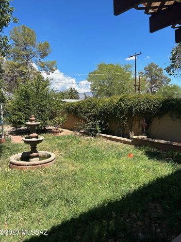 4813 Seneca St, Tucson, AZ 85712-2729