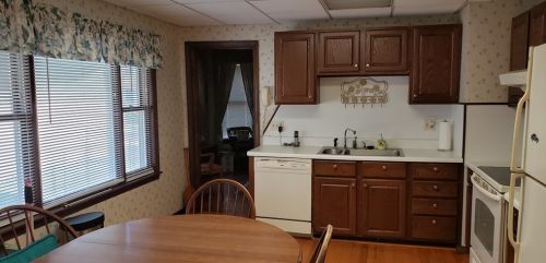 144 Bloomfield St, Springfield MA  01108-1808 exterior