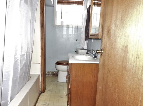 598 Wolf Lake Rd, Meskegon MI  49442-3036 exterior