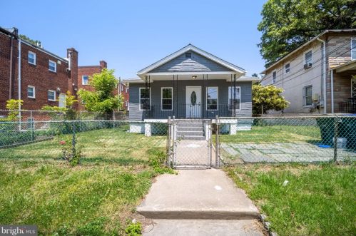 4826 Hayes St, Washington, DC 20019-3651