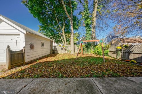 111 Oakland Ave, Camden NJ 08107-1212 exterior