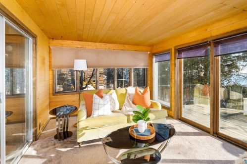 5708 London Rd, Duluth MN 55804-2517 exterior